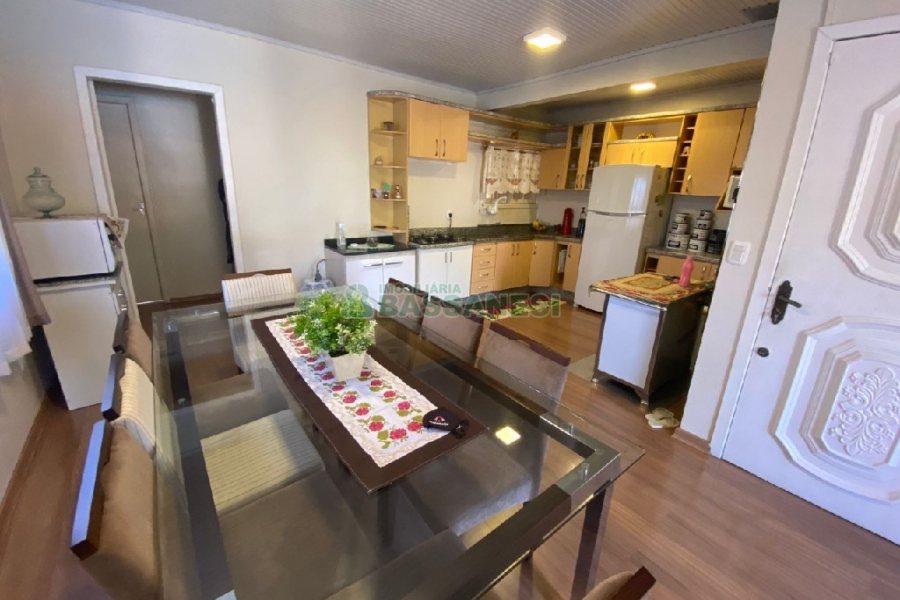 Casa com 203m², 3 dormitórios, 1 vaga, no bairro Charqueadas em Caxias do Sul para Comprar