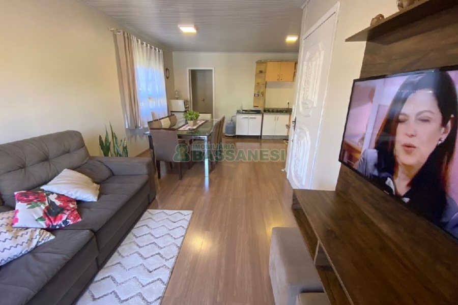 Casa com 203m², 3 dormitórios, 1 vaga, no bairro Charqueadas em Caxias do Sul para Comprar