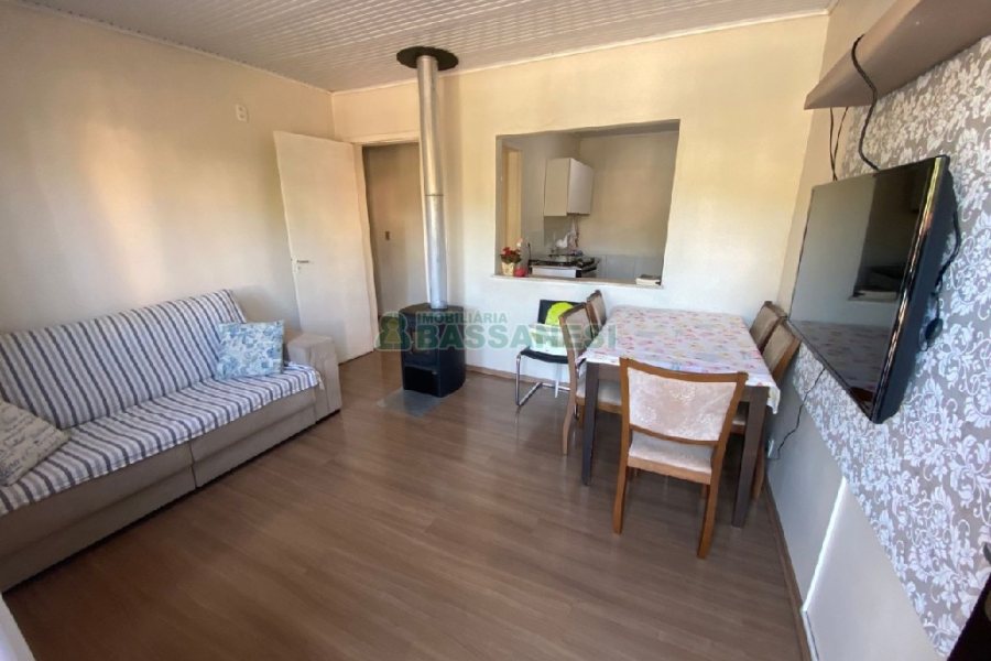 Casa com 203m², 3 dormitórios, 1 vaga, no bairro Charqueadas em Caxias do Sul para Comprar