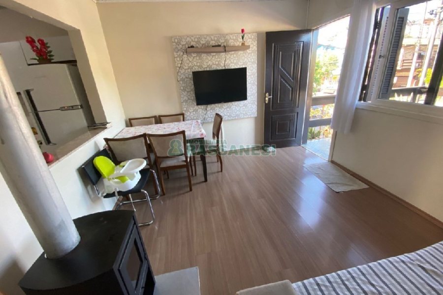 Casa com 203m², 3 dormitórios, 1 vaga, no bairro Charqueadas em Caxias do Sul para Comprar