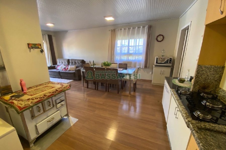 Casa com 203m², 3 dormitórios, 1 vaga, no bairro Charqueadas em Caxias do Sul para Comprar