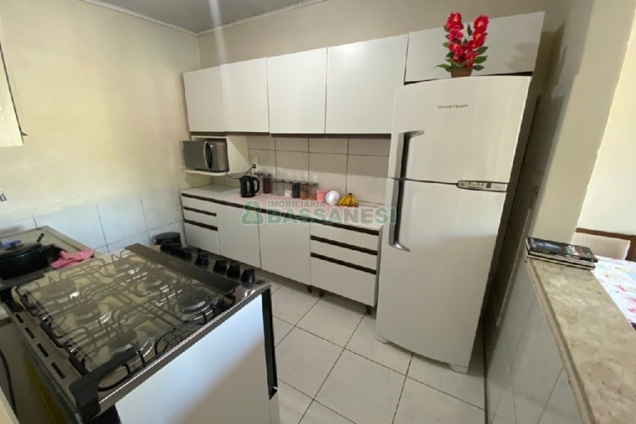 Casa com 203m², 3 dormitórios, 1 vaga, no bairro Charqueadas em Caxias do Sul para Comprar