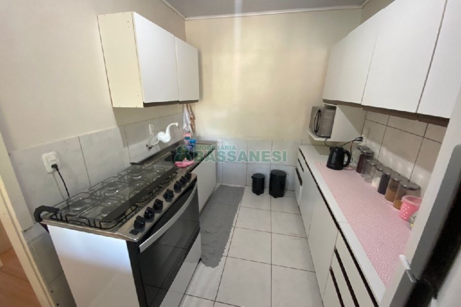 Casa com 203m², 3 dormitórios, 1 vaga, no bairro Charqueadas em Caxias do Sul para Comprar