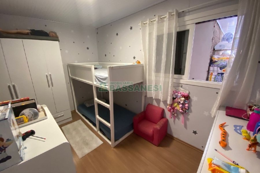 Casa com 203m², 3 dormitórios, 1 vaga, no bairro Charqueadas em Caxias do Sul para Comprar