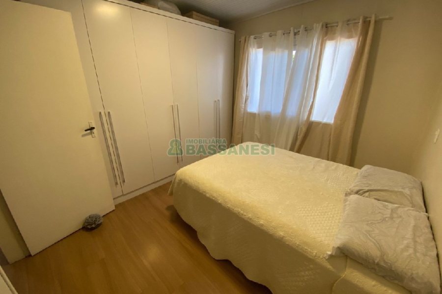 Casa com 203m², 3 dormitórios, 1 vaga, no bairro Charqueadas em Caxias do Sul para Comprar