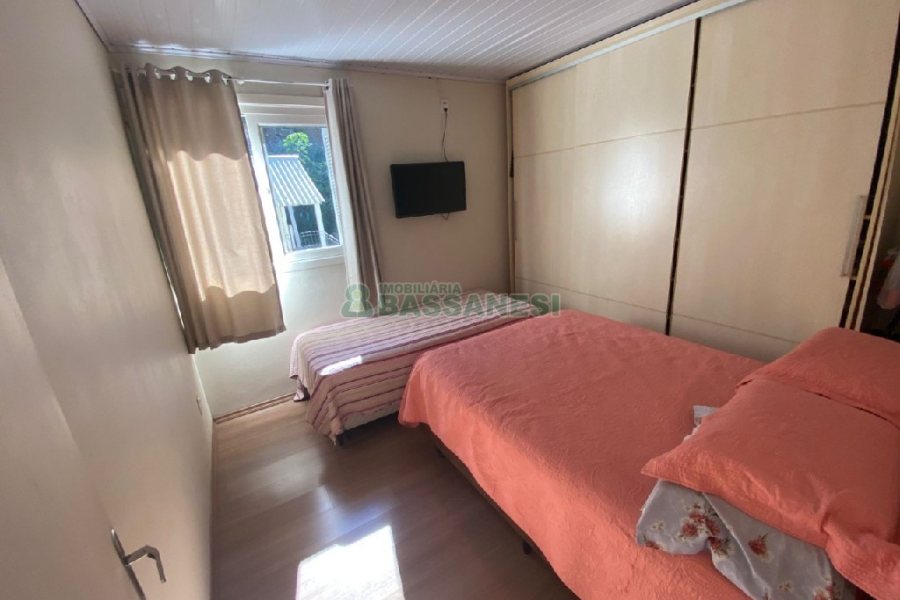 Casa com 203m², 3 dormitórios, 1 vaga, no bairro Charqueadas em Caxias do Sul para Comprar