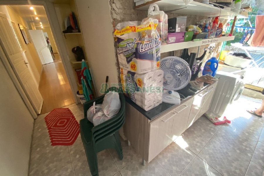 Casa com 203m², 3 dormitórios, 1 vaga, no bairro Charqueadas em Caxias do Sul para Comprar