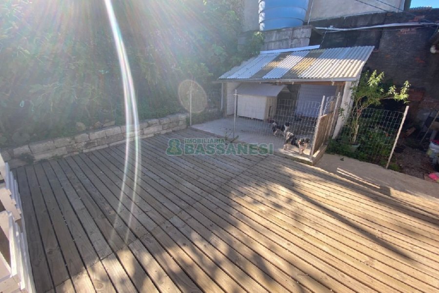 Casa com 203m², 3 dormitórios, 1 vaga, no bairro Charqueadas em Caxias do Sul para Comprar