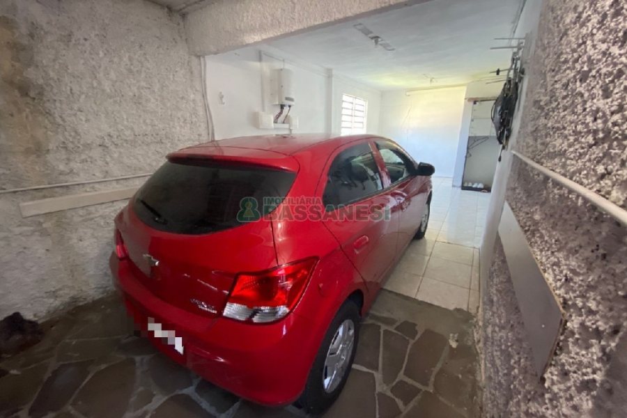 Casa com 203m², 3 dormitórios, 1 vaga, no bairro Charqueadas em Caxias do Sul para Comprar