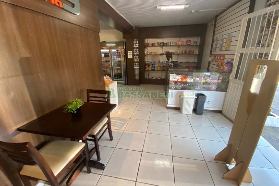 Casa com 203m², 3 dormitórios, 1 vaga, no bairro Charqueadas em Caxias do Sul para Comprar