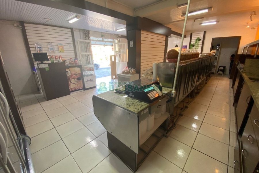 Casa com 203m², 3 dormitórios, 1 vaga, no bairro Charqueadas em Caxias do Sul para Comprar