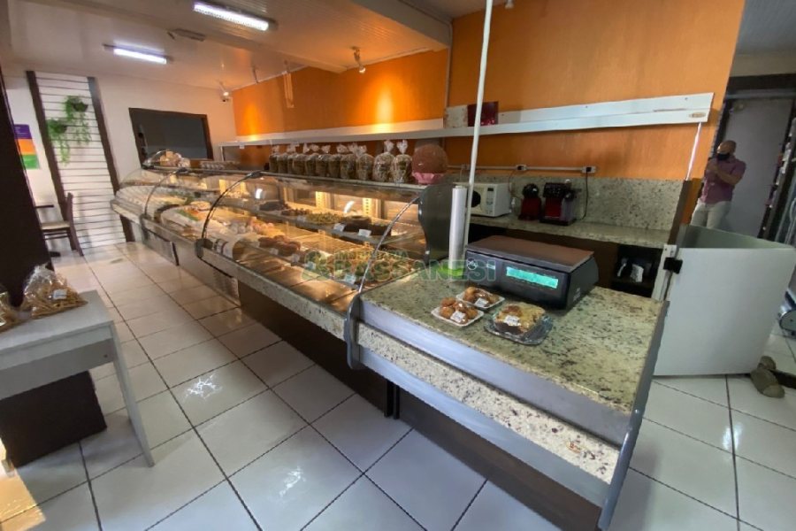 Casa com 203m², 3 dormitórios, 1 vaga, no bairro Charqueadas em Caxias do Sul para Comprar