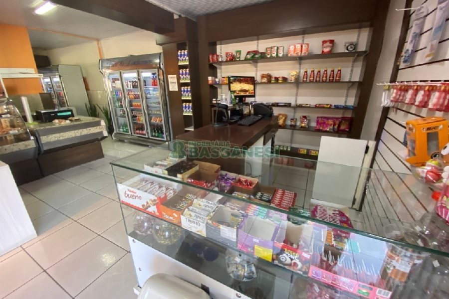 Casa com 203m², 3 dormitórios, 1 vaga, no bairro Charqueadas em Caxias do Sul para Comprar