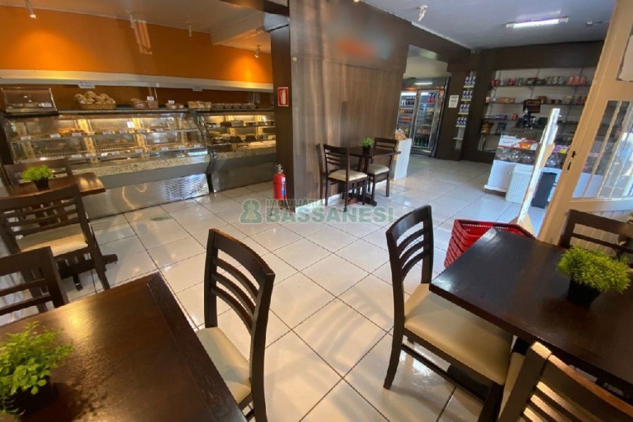 Casa com 203m², 3 dormitórios, 1 vaga, no bairro Charqueadas em Caxias do Sul para Comprar