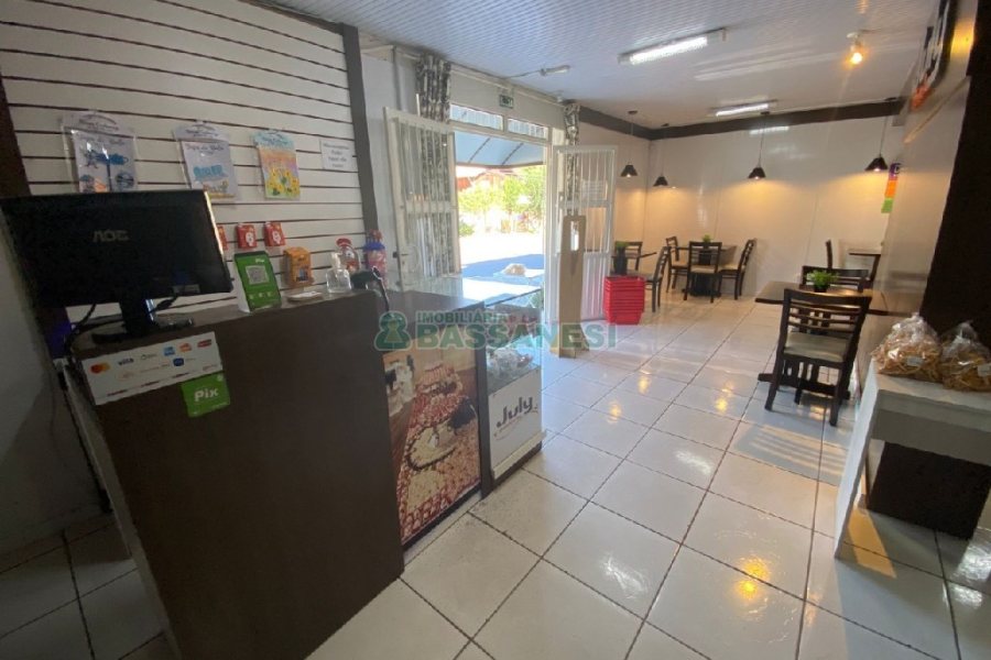 Casa com 203m², 3 dormitórios, 1 vaga, no bairro Charqueadas em Caxias do Sul para Comprar