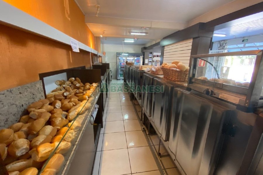 Casa com 203m², 3 dormitórios, 1 vaga, no bairro Charqueadas em Caxias do Sul para Comprar