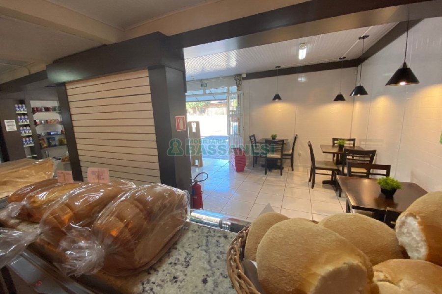 Casa com 203m², 3 dormitórios, 1 vaga, no bairro Charqueadas em Caxias do Sul para Comprar