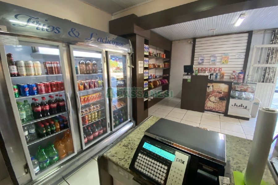 Casa com 203m², 3 dormitórios, 1 vaga, no bairro Charqueadas em Caxias do Sul para Comprar