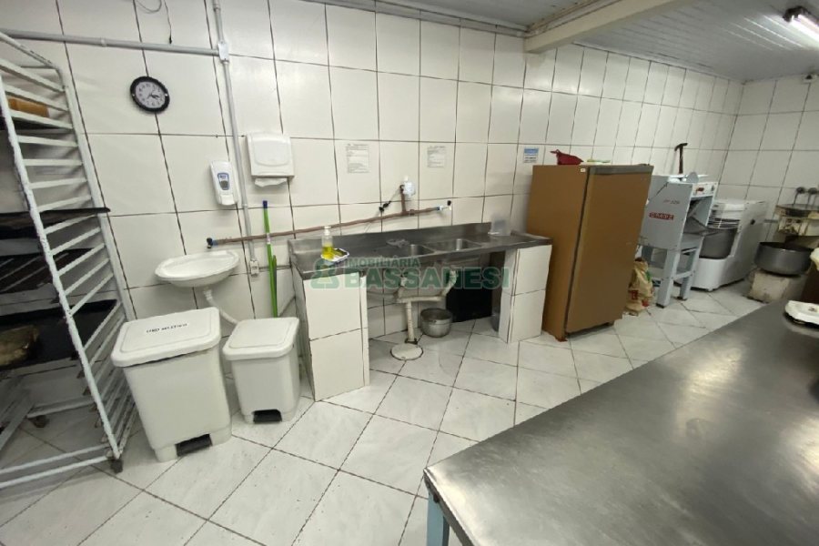 Casa com 203m², 3 dormitórios, 1 vaga, no bairro Charqueadas em Caxias do Sul para Comprar