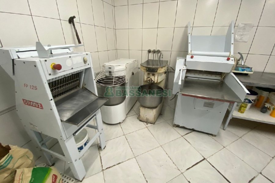 Casa com 203m², 3 dormitórios, 1 vaga, no bairro Charqueadas em Caxias do Sul para Comprar