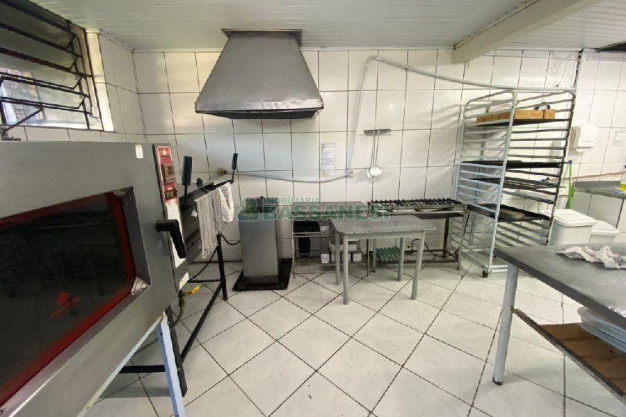 Casa com 203m², 3 dormitórios, 1 vaga, no bairro Charqueadas em Caxias do Sul para Comprar