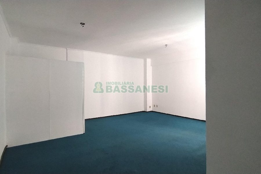 Sala com 52m², no bairro Centro em Caxias do Sul para Alugar