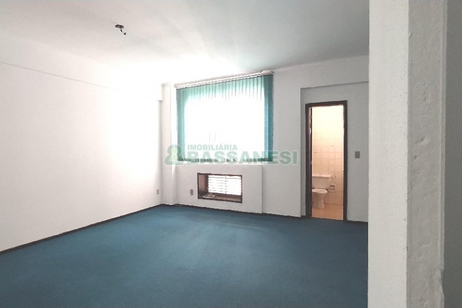 Sala com 52m², no bairro Centro em Caxias do Sul para Alugar