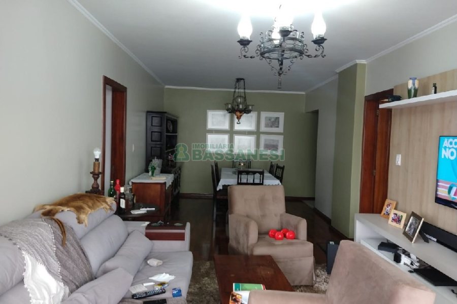 Apartamento com 128m², 3 dormitórios, 1 vaga, no bairro Centro em Caxias do Sul para Comprar