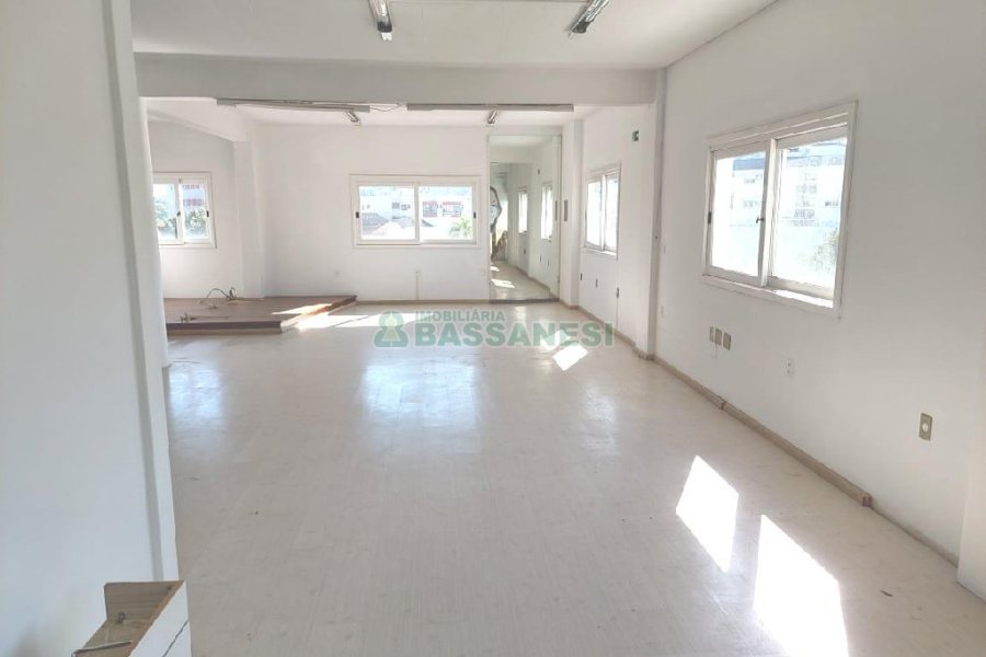 Sala com 100m², no bairro Cinqüentenário em Caxias do Sul para Alugar