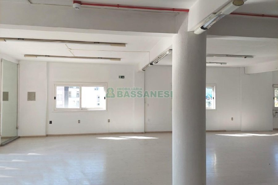 Sala com 100m², no bairro Cinqüentenário em Caxias do Sul para Alugar