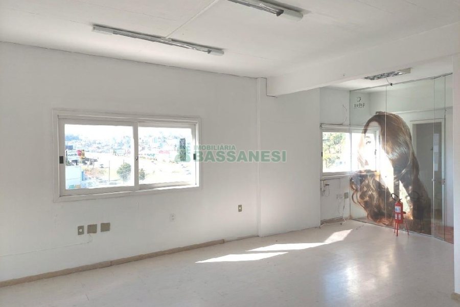 Sala com 100m², no bairro Cinqüentenário em Caxias do Sul para Alugar