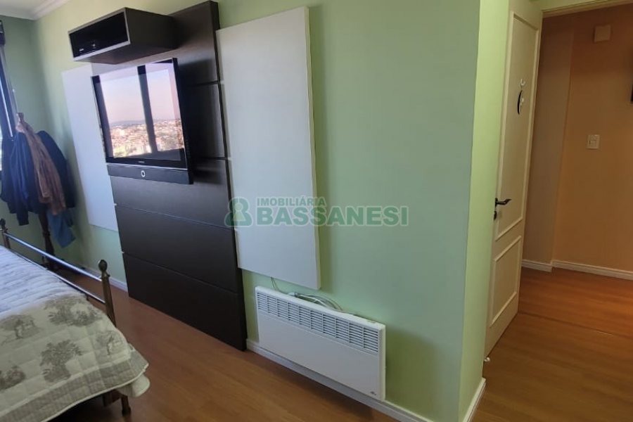 Apartamento com 115m², 3 dormitórios, 1 vaga, no bairro São Leopoldo em Caxias do Sul para Comprar