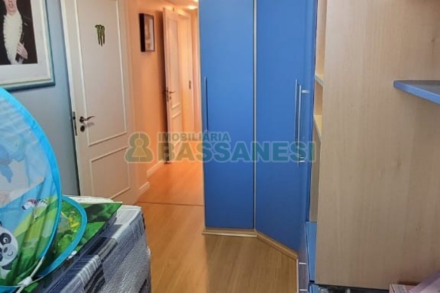 Apartamento com 115m², 3 dormitórios, 1 vaga, no bairro São Leopoldo em Caxias do Sul para Comprar