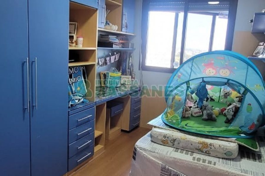 Apartamento com 115m², 3 dormitórios, 1 vaga, no bairro São Leopoldo em Caxias do Sul para Comprar