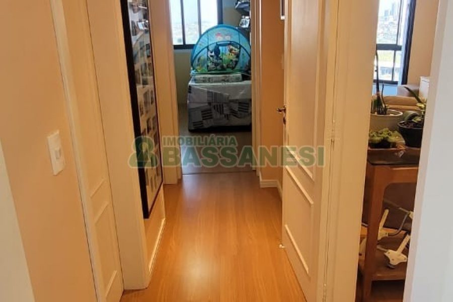 Apartamento com 115m², 3 dormitórios, 1 vaga, no bairro São Leopoldo em Caxias do Sul para Comprar