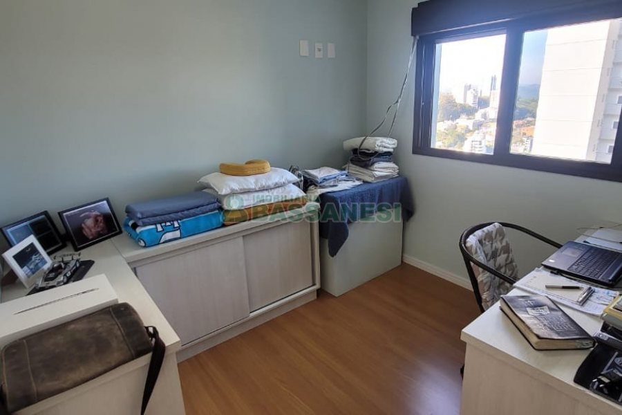 Apartamento com 115m², 3 dormitórios, 1 vaga, no bairro São Leopoldo em Caxias do Sul para Comprar
