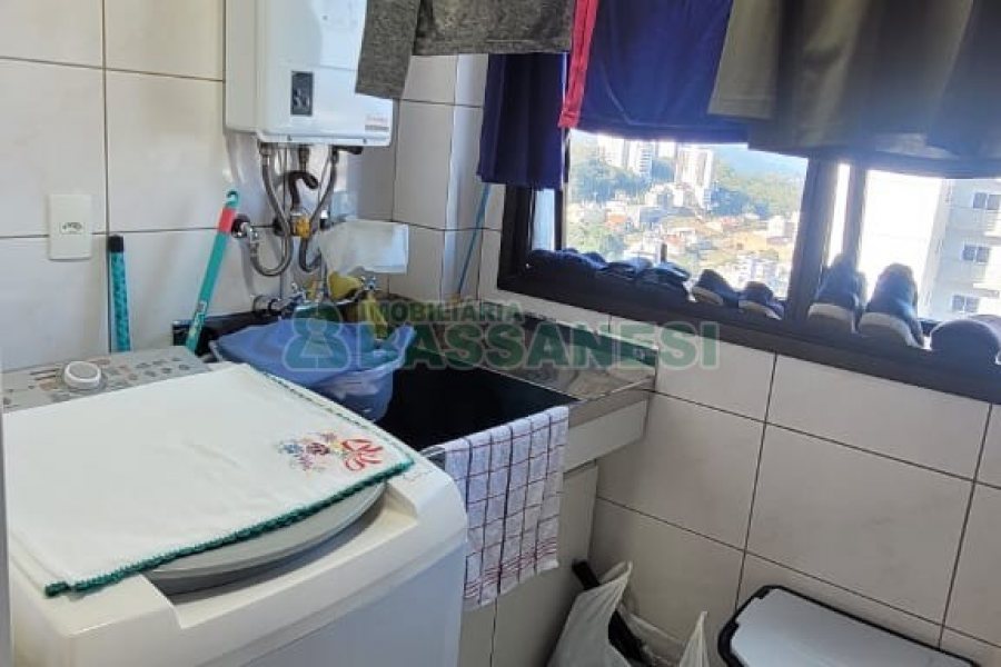 Apartamento com 115m², 3 dormitórios, 1 vaga, no bairro São Leopoldo em Caxias do Sul para Comprar