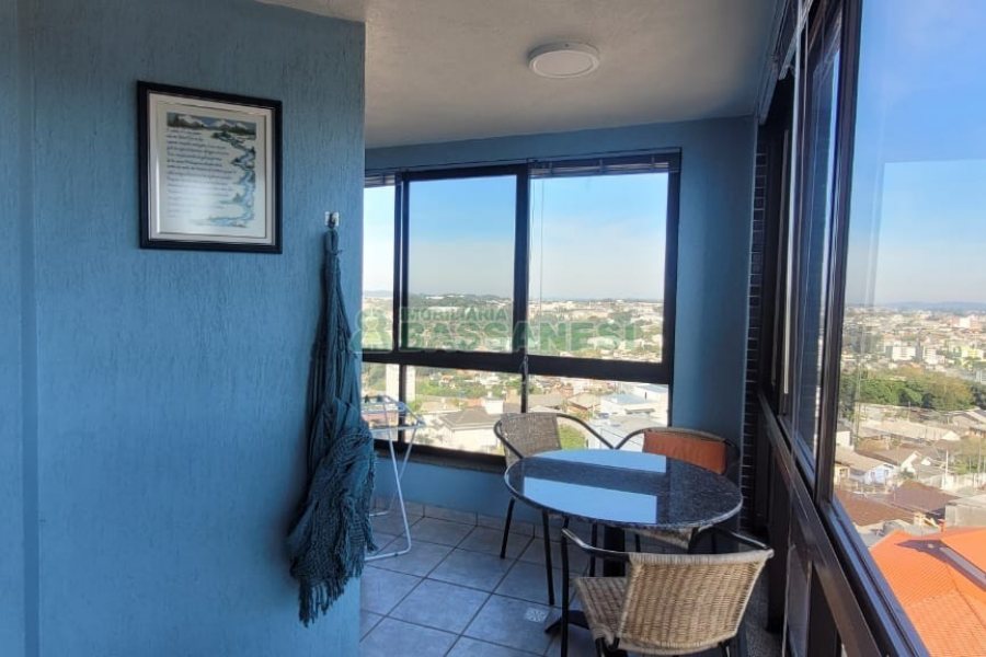 Apartamento com 115m², 3 dormitórios, 1 vaga, no bairro São Leopoldo em Caxias do Sul para Comprar