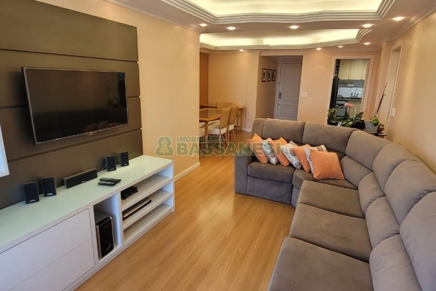 Apartamento com 115m², 3 dormitórios, 1 vaga, no bairro São Leopoldo em Caxias do Sul para Comprar