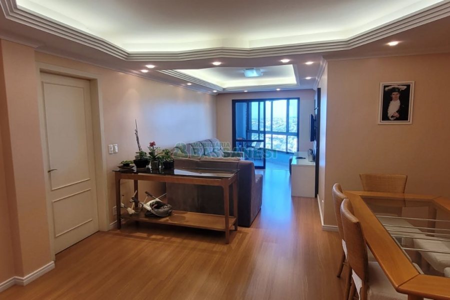 Apartamento com 115m², 3 dormitórios, 1 vaga, no bairro São Leopoldo em Caxias do Sul para Comprar