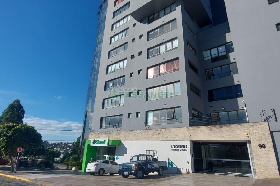 Sala com 460m², 3 vagas, no bairro Sanvitto em Caxias do Sul para Comprar