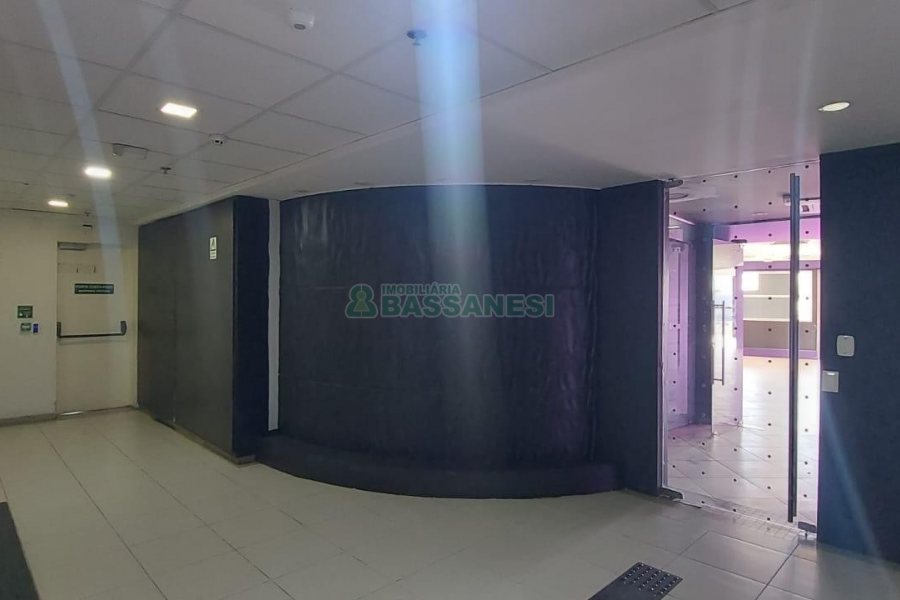 Sala com 460m², 3 vagas, no bairro Sanvitto em Caxias do Sul para Comprar