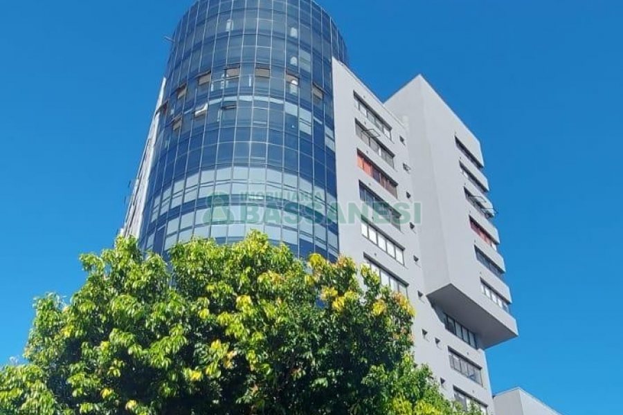 Sala com 460m², 3 vagas, no bairro Sanvitto em Caxias do Sul para Comprar