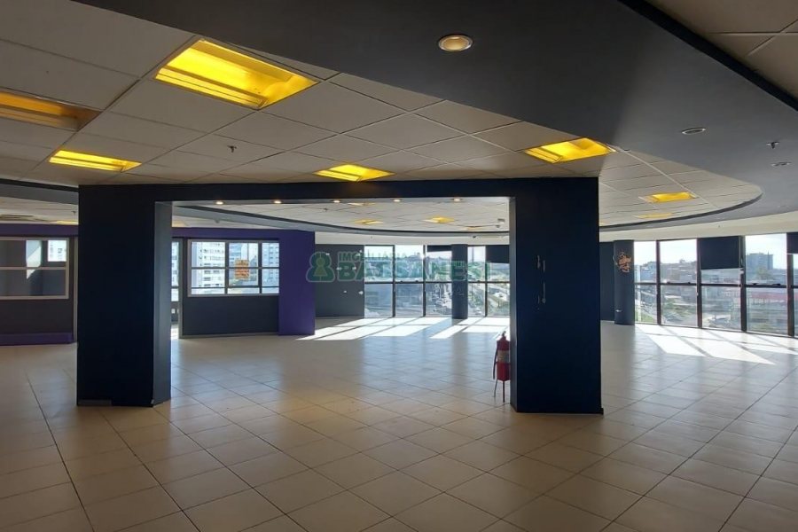 Sala com 460m², 3 vagas, no bairro Sanvitto em Caxias do Sul para Comprar