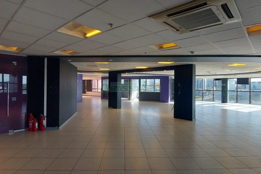 Sala com 460m², 3 vagas, no bairro Sanvitto em Caxias do Sul para Comprar