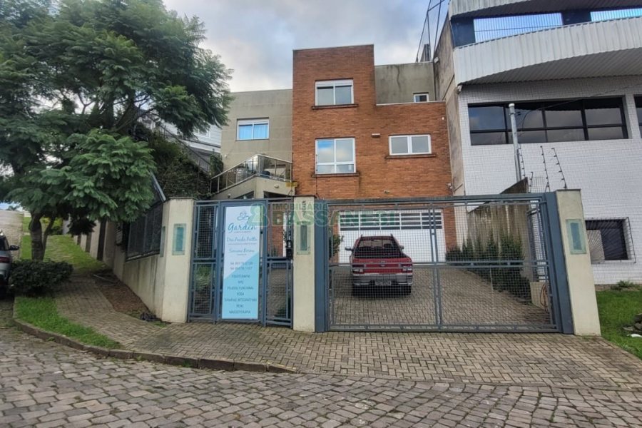 Casa com 270m², 3 dormitórios, 2 vagas, no bairro Altos do Seminario em Caxias do Sul para Comprar