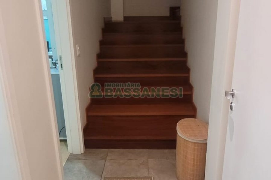 Casa com 270m², 3 dormitórios, 2 vagas, no bairro Altos do Seminario em Caxias do Sul para Comprar