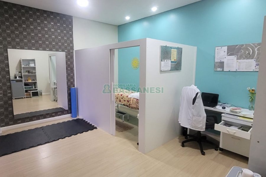 Casa com 270m², 3 dormitórios, 2 vagas, no bairro Altos do Seminario em Caxias do Sul para Comprar