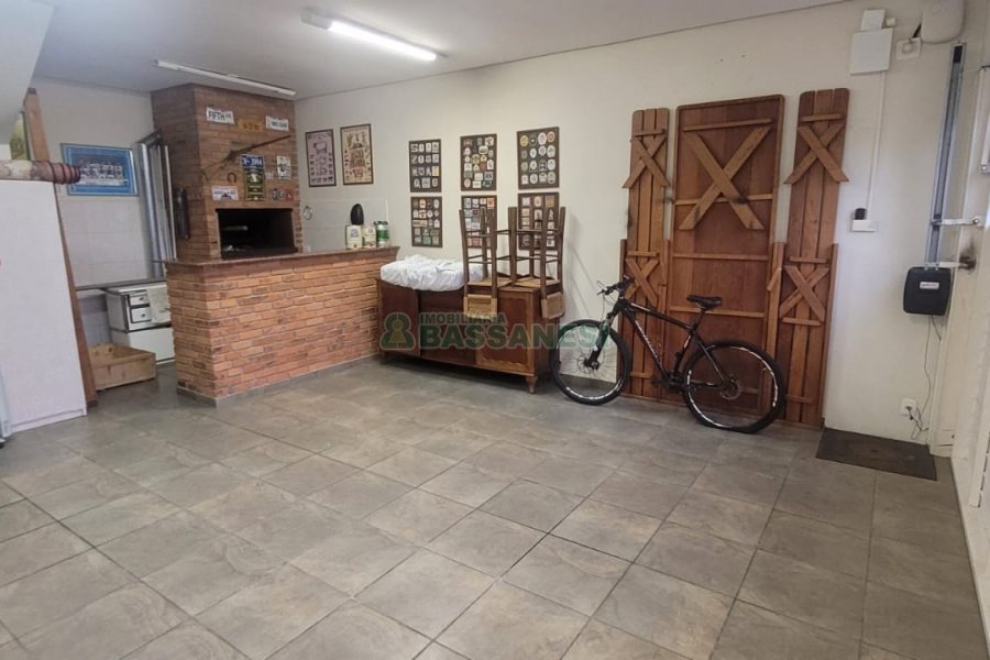 Casa com 270m², 3 dormitórios, 2 vagas, no bairro Altos do Seminario em Caxias do Sul para Comprar