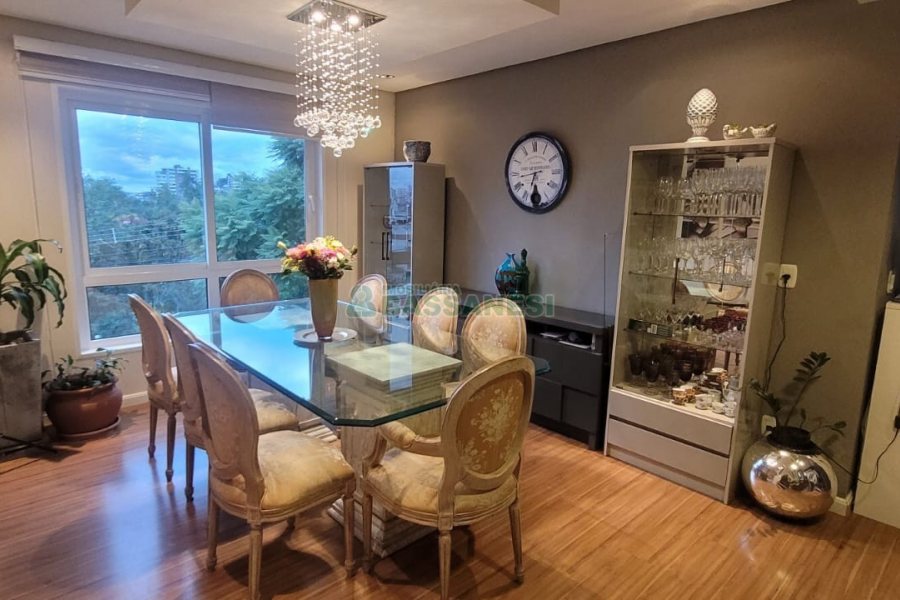 Casa com 270m², 3 dormitórios, 2 vagas, no bairro Altos do Seminario em Caxias do Sul para Comprar